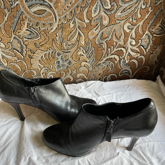 Cole Haan Black Leather Heels Size 7B - Picture 7 of 7